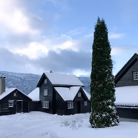 Feriehus Cozy Nordfjordstove In The Heart Of Stryn