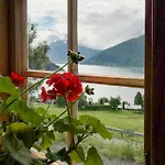 Vakantiehuis Cozy Nordfjordstove In The Heart Of *
